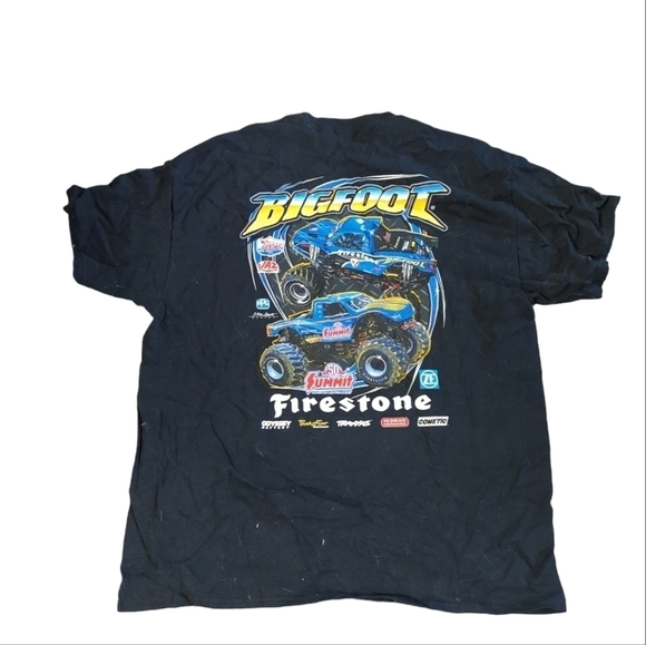 GILDAN Bigfoot Shirt - Picture 2 of 3